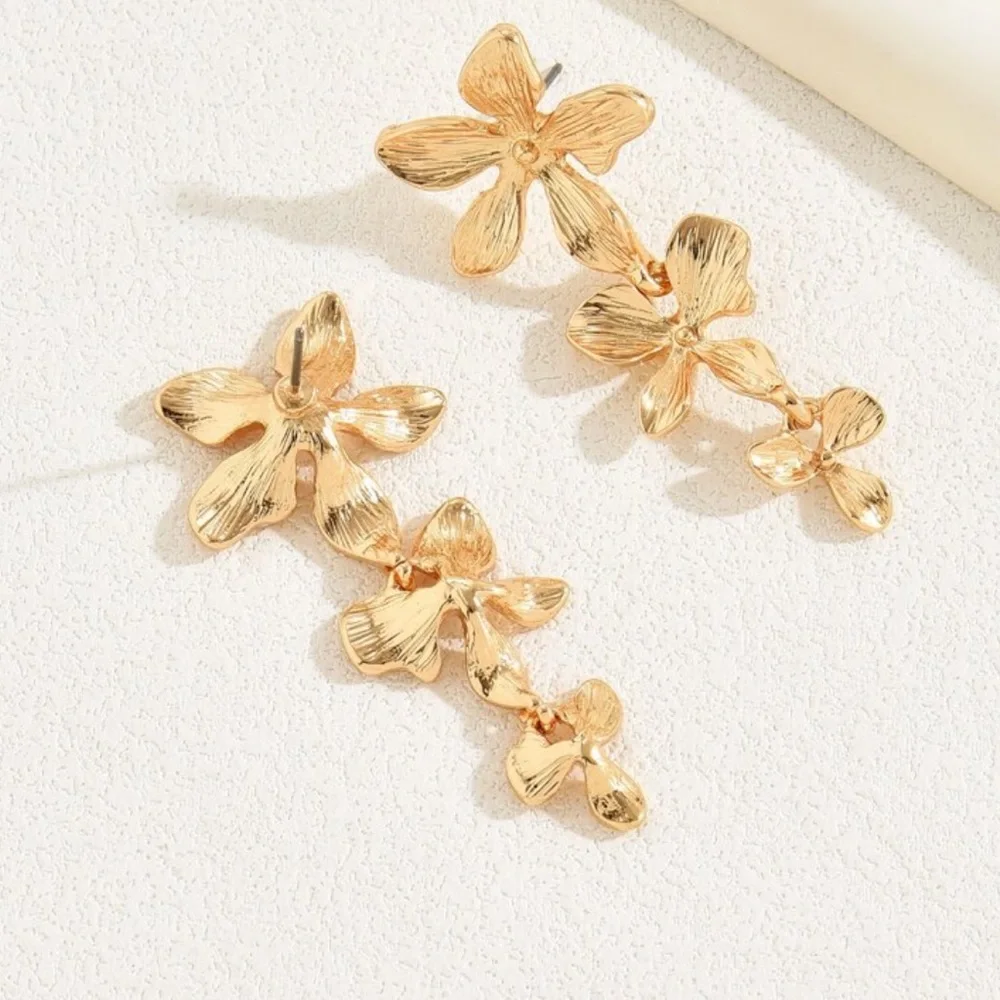 Elegant Gold Floral Drop Earrings